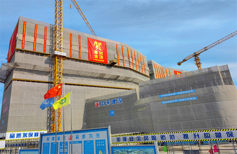 2024年10月30日，尊龙时凯三建上海新华泰医院项目主体封顶。